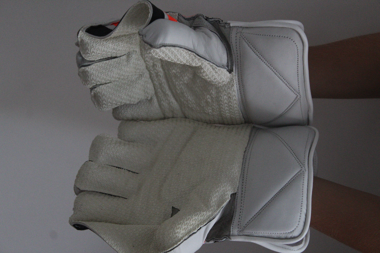 ELITE - WICKET KEEPING GLOVES